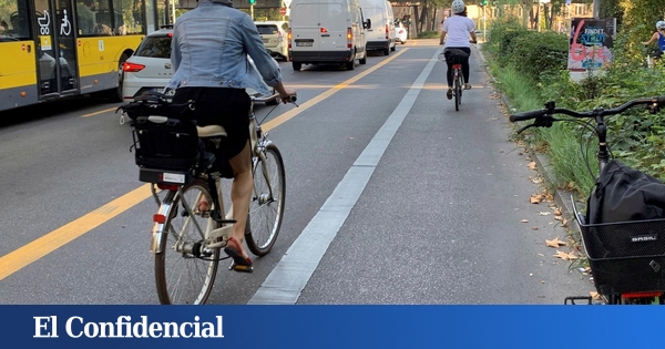 Les Pays-Bas veulent mettre des panneaux solaires sur leurs pistes cyclables, marquant un 2x1 avec l'environnement