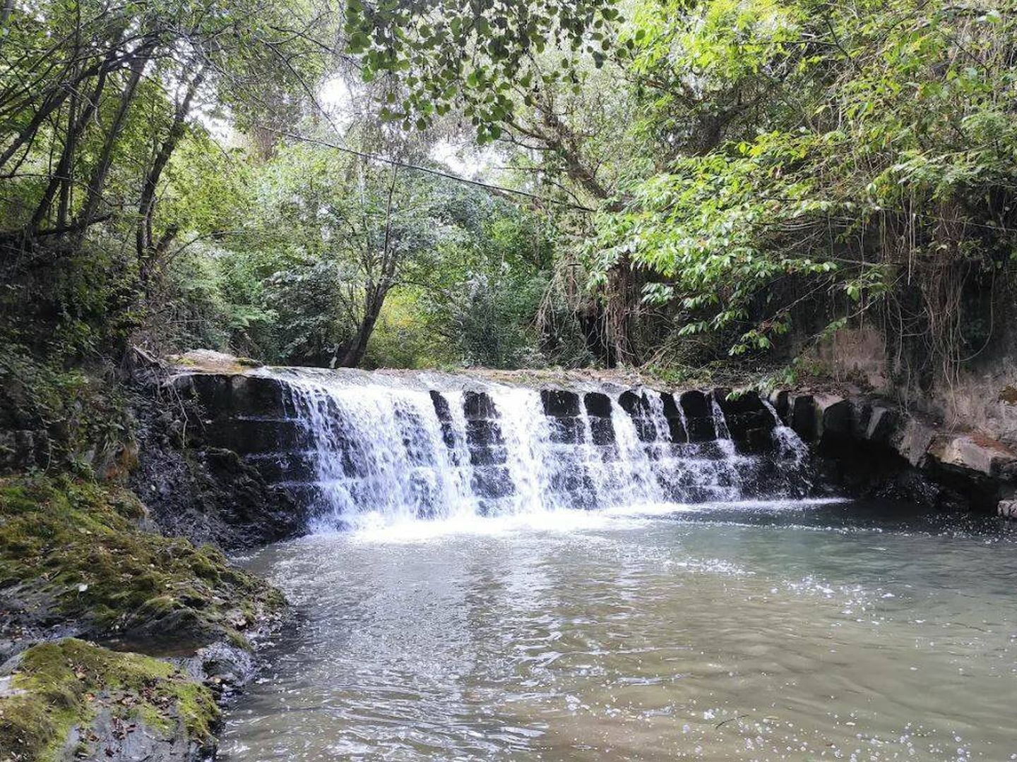 Cascade de la rivière Deva, dans les Asturies.  (Vie Divaqua)