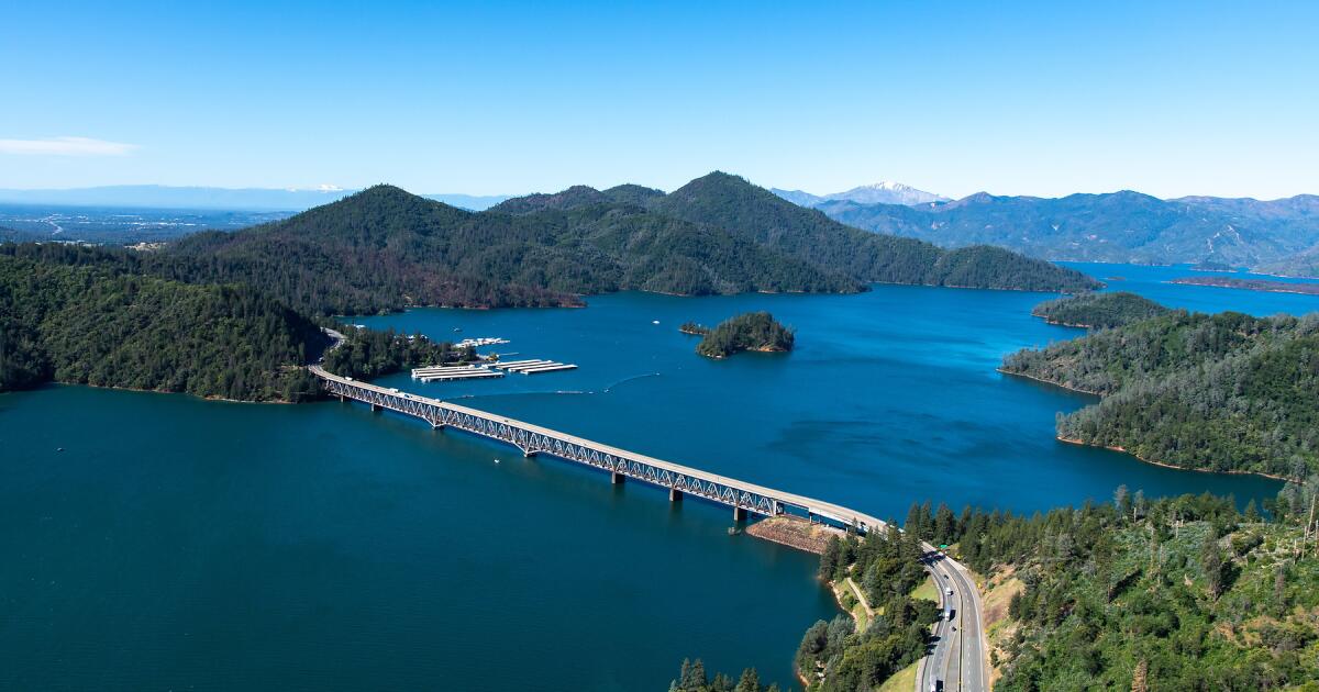 Photos avant-après saisissantes : le lac desséché Shasta est transformé