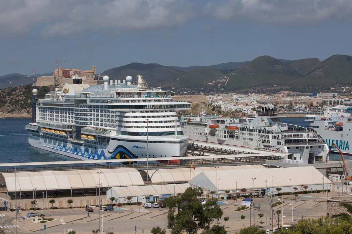 Cruceros à Puerto de Ibiza