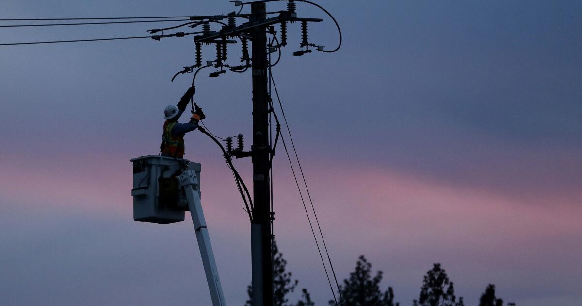 Les services publics californiens demandent des frais mensuels fixes plus élevés
