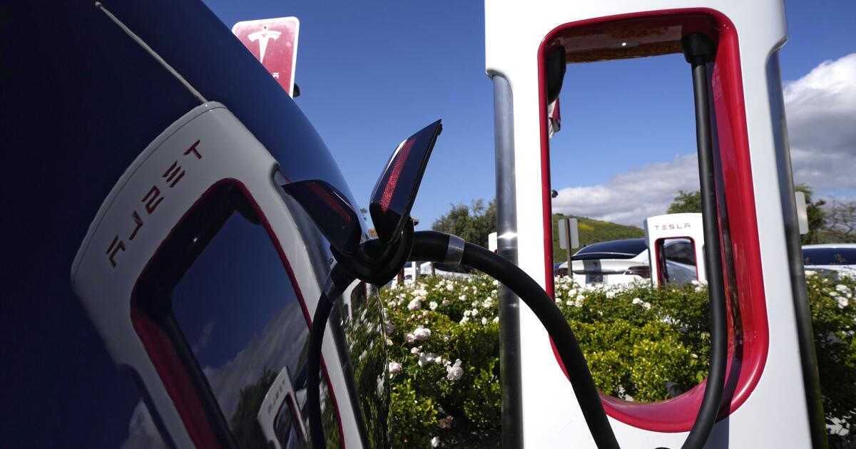 Les superchargeurs Tesla sont-ils ouverts aux autres véhicules électriques en Californie ?