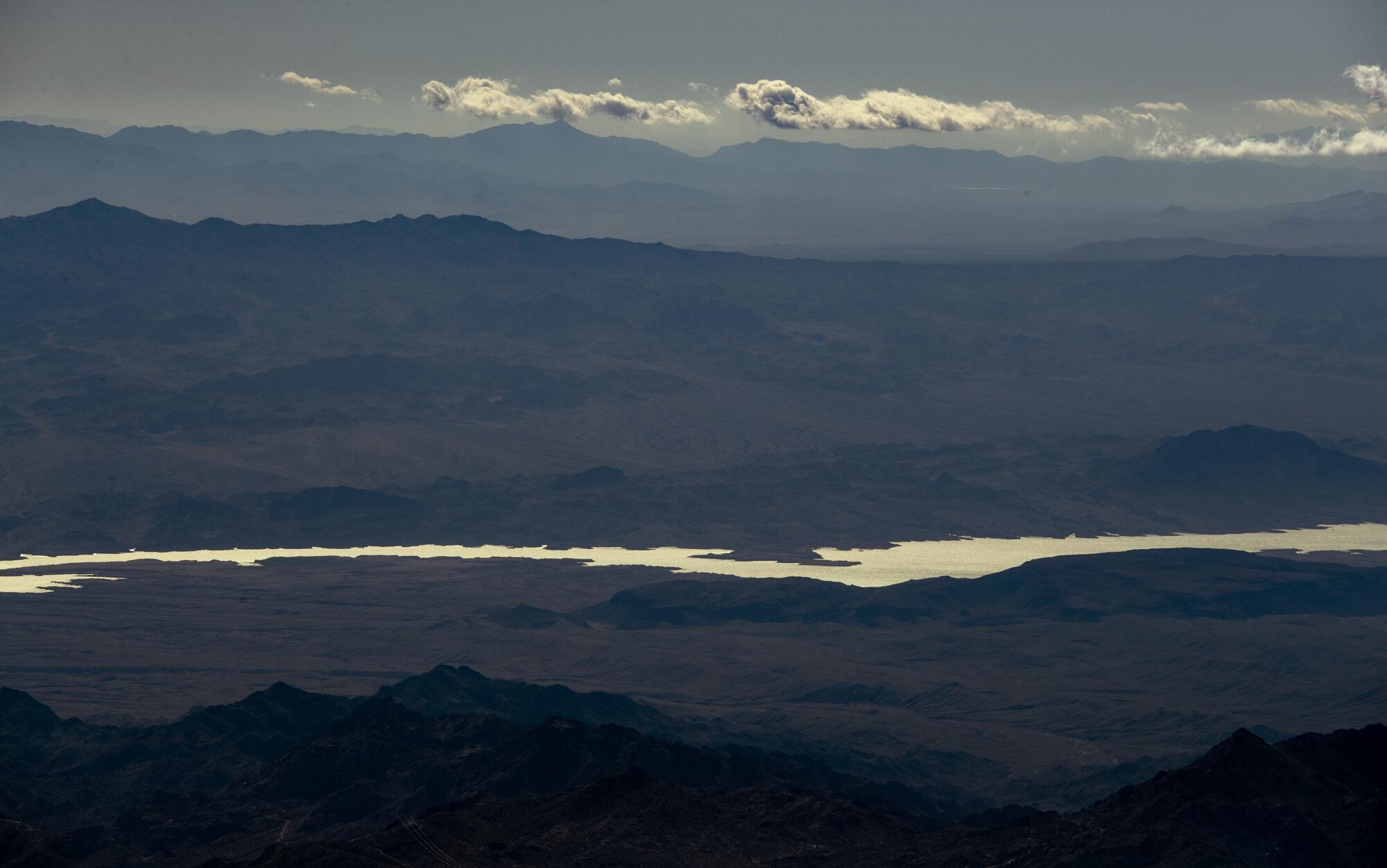 Le fleuve Colorado coule le long de la frontière entre la Californie et l’Arizona.