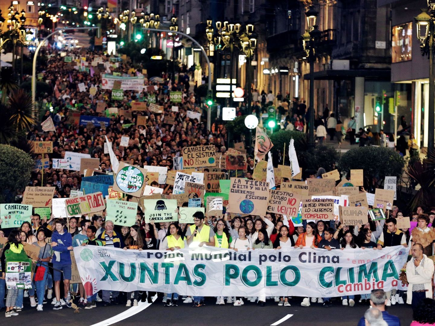 Manifestation pour le climat dans les rues de Vigo.  (EFE/Salvador SAS)