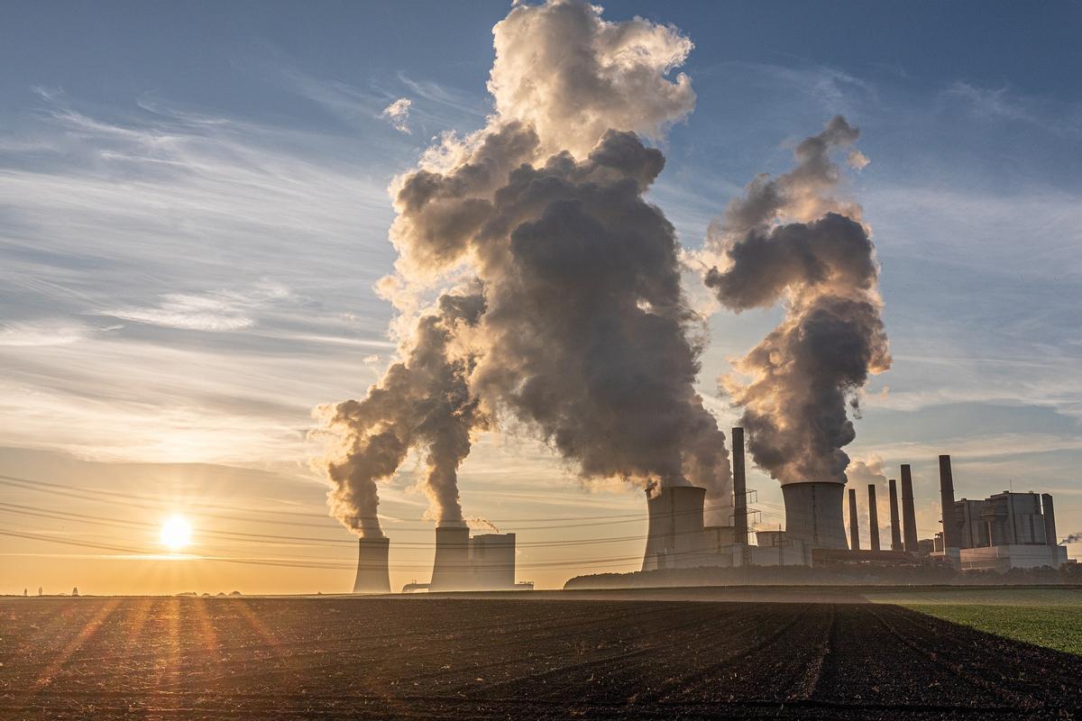 L'émission de gaz à effet de serre est la principale cause du réchauffement global.