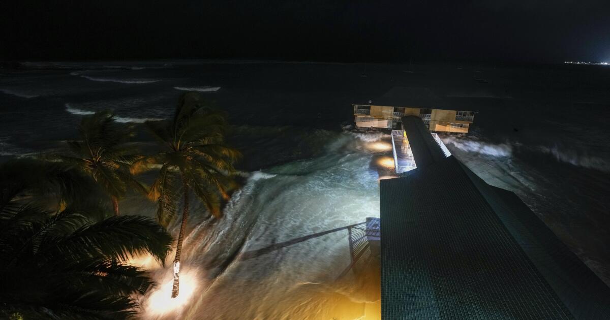 L'ouragan Beryl touche terre sur l'île de Carriacou à Grenade