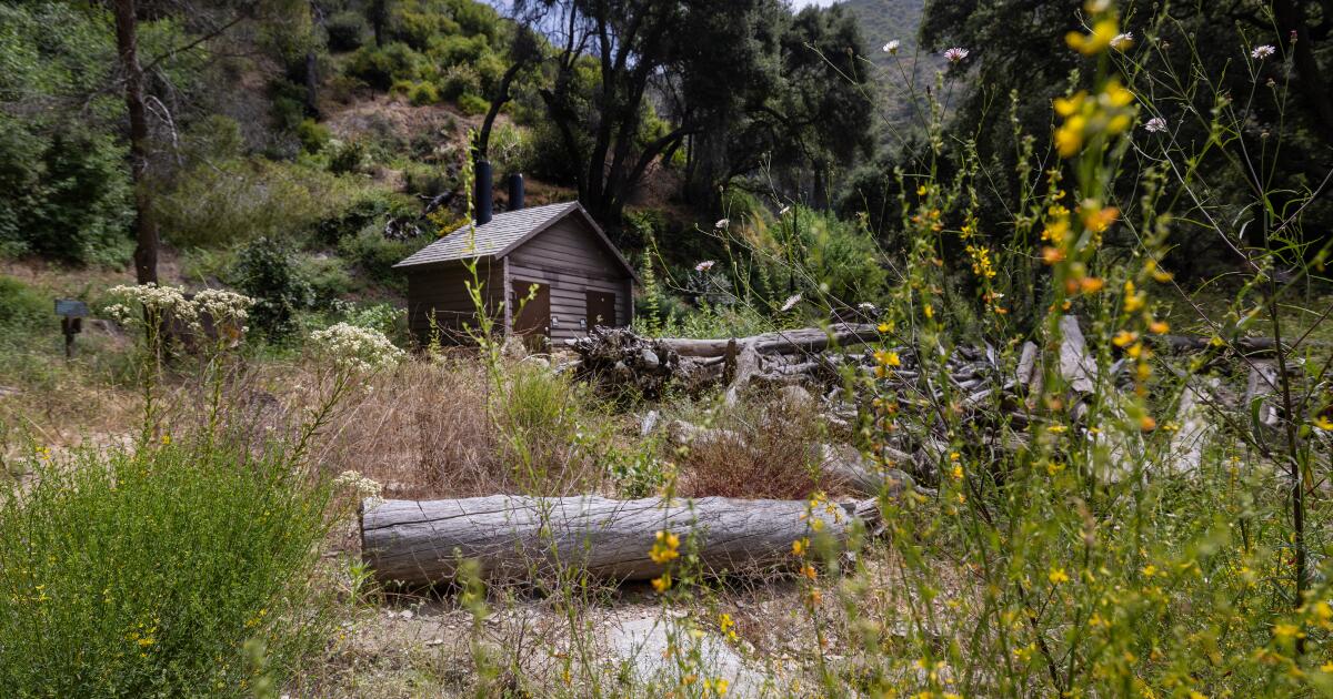 Les craintes liées aux matières fécales s'accumulent alors que la Mecque de la randonnée à Los Angeles rouvre ses portes, avec moins la moitié de ses toilettes