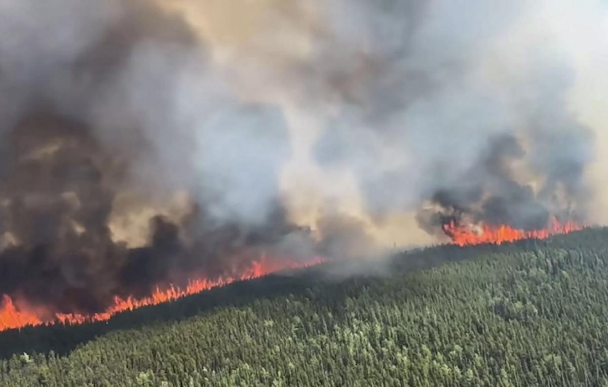Image aérienne d'un incendie au Canada