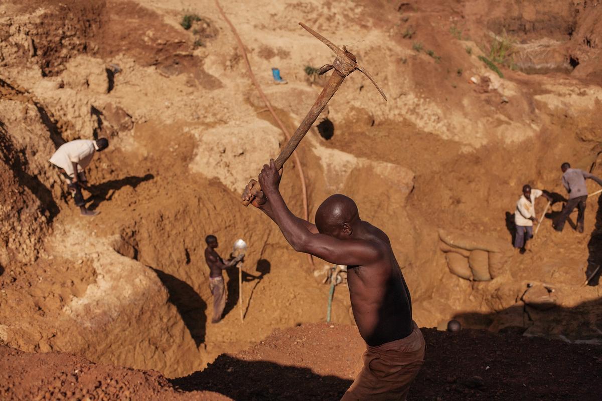 Les conditions de travail dans les mines sont dans le menu infrahumain