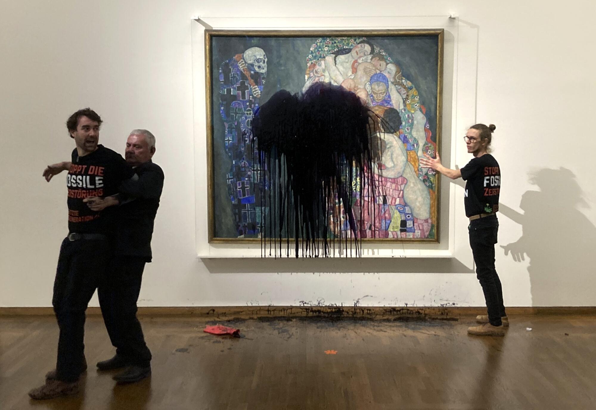 Des militants autrichiens de « l'Autriche de la dernière génération » ont aspergé d'huile un tableau de Gustav Klimt.