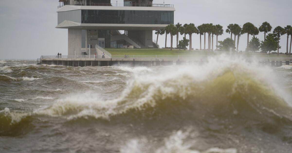 L'ouragan Hélène passe à la catégorie 4 le long de la côte du golfe de Floride