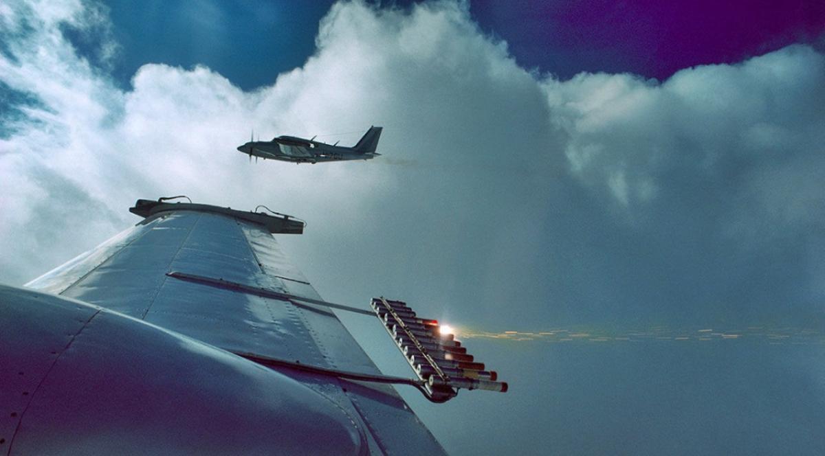 Avions lancés avec des composants chimiques pour favoriser la navigation
