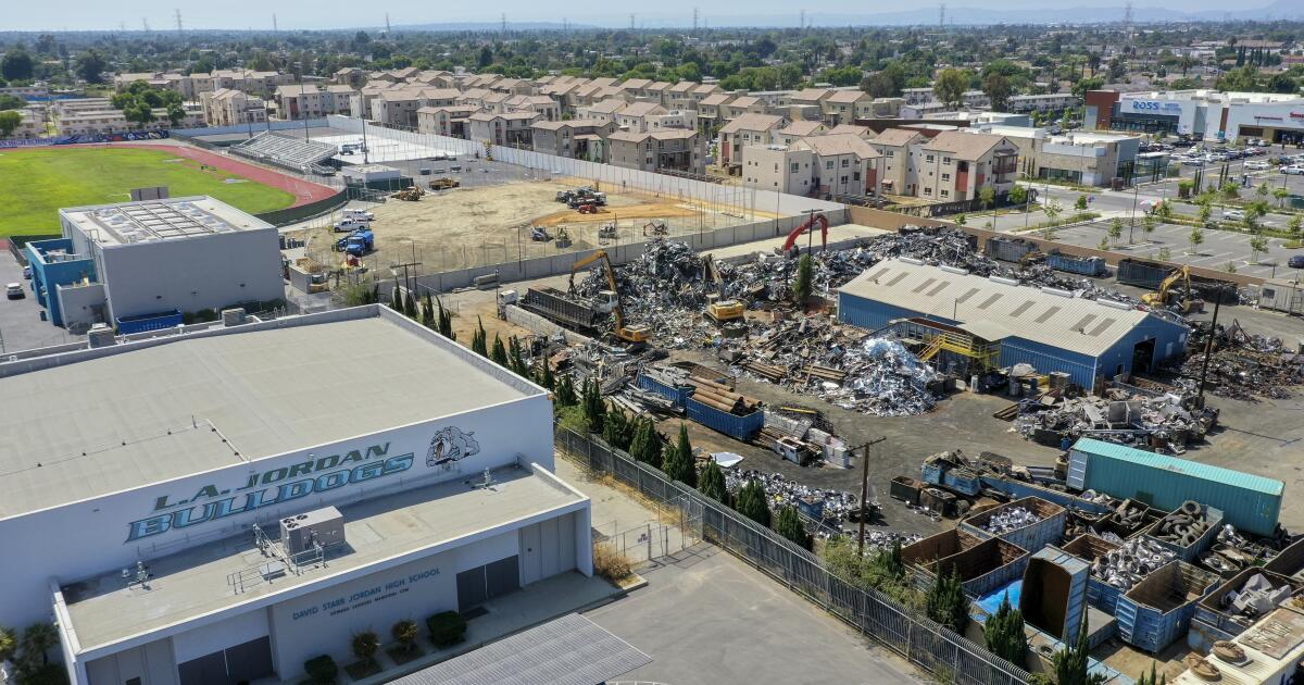 Une usine de recyclage de métaux accusée d'exposer les étudiants de Watts à des dangers