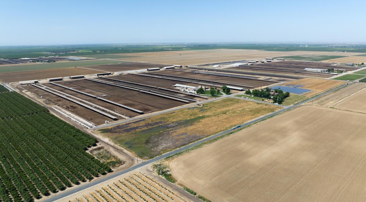   Une ferme à l'est de Pixley, en Californie, dans le comté de Tulare. 