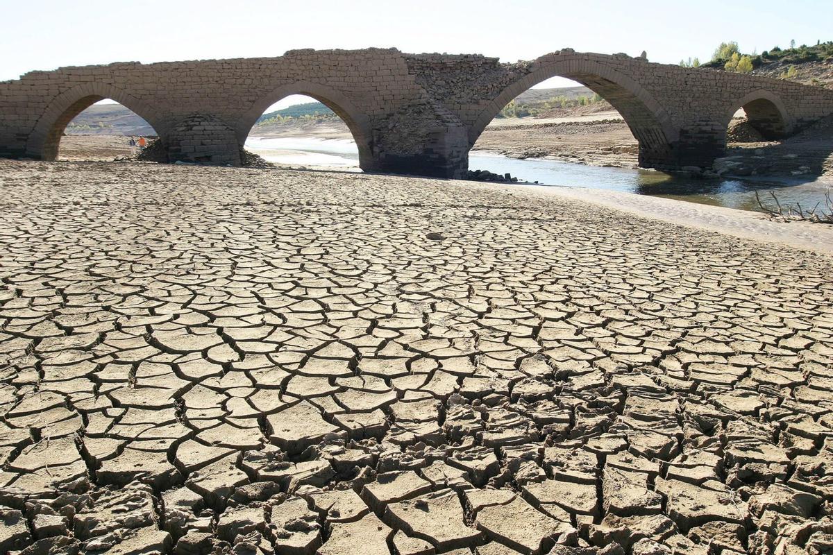 Embalse affecté par la sequía à Palencia.