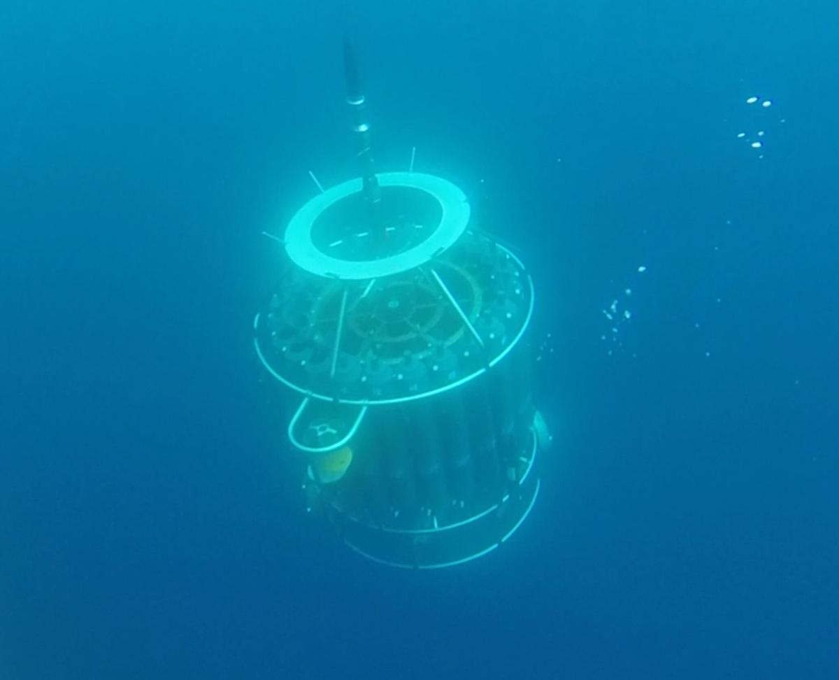 Sonda usada por los investigadores para recolectar muestras de fitoplancton en el océano