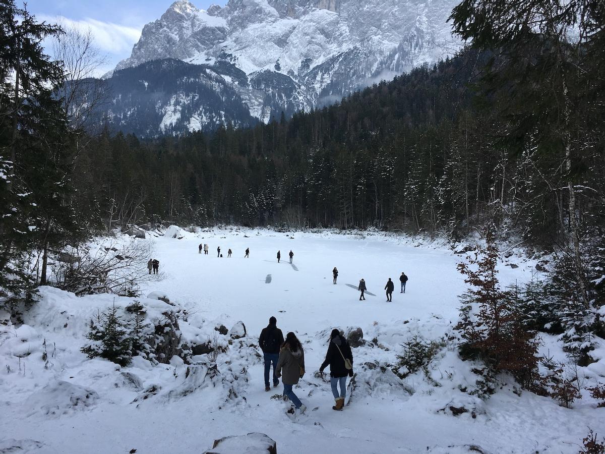 Un lac gelé en Baviera (Allemagne)