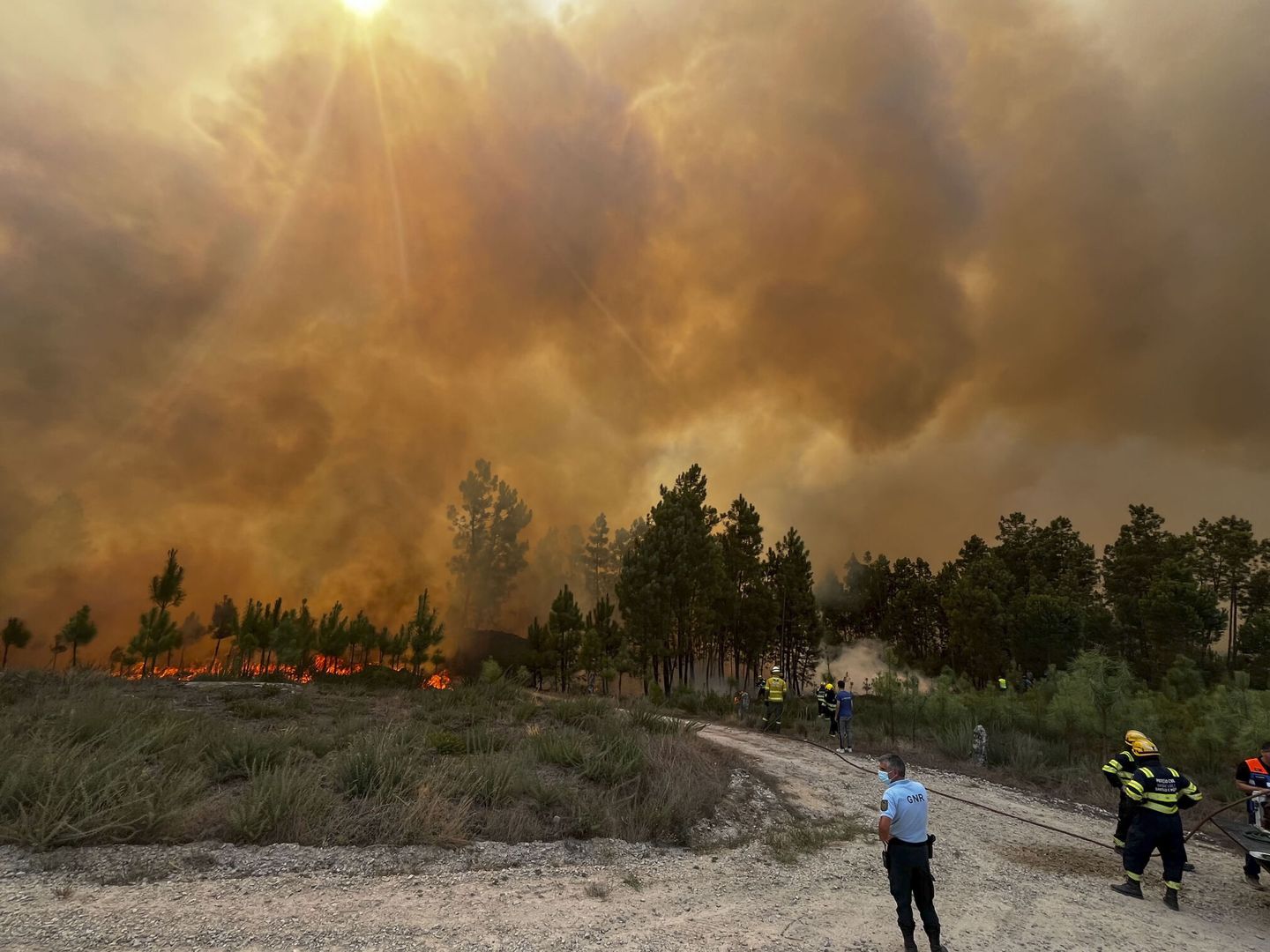 Les incendies au Portugal ont provoqué l'évacuation de villes entières (EFE/Carlos Garcia) 