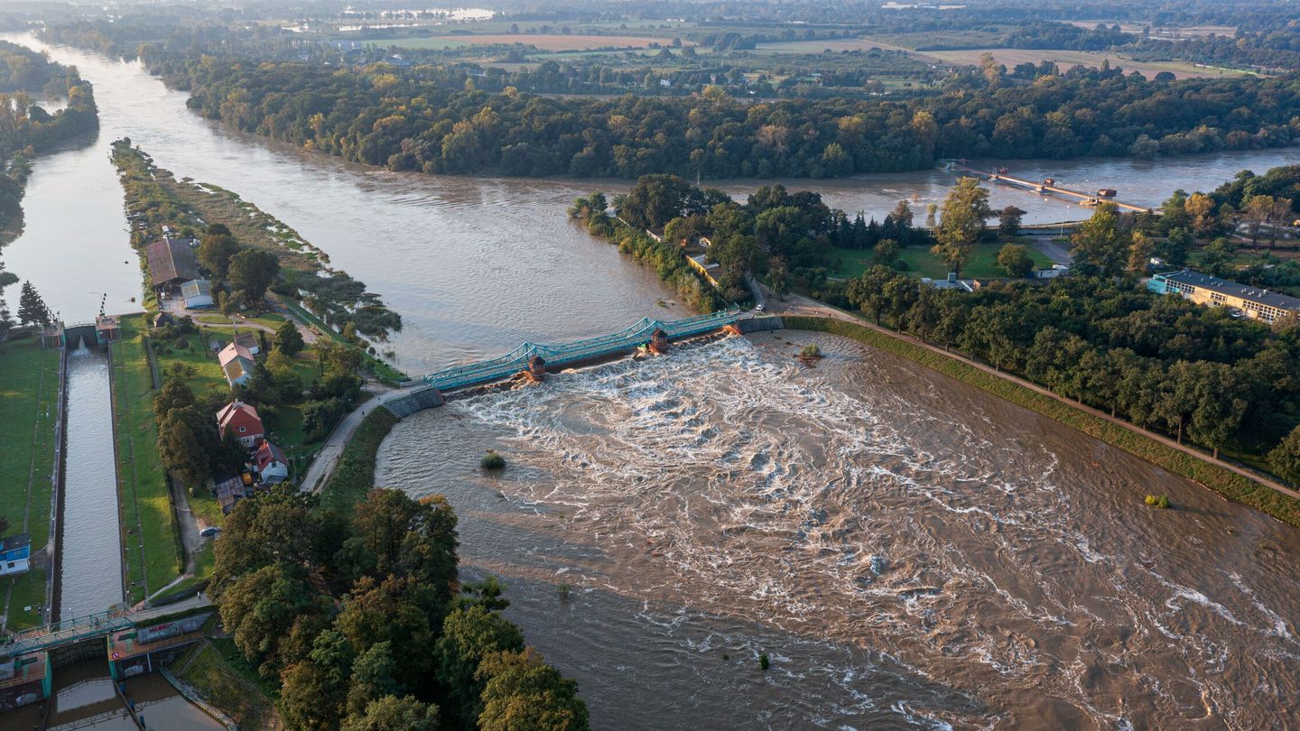 Inondations en Pologne dues au débordement de la rivière Odra (EFE/M.Kulczynski)
