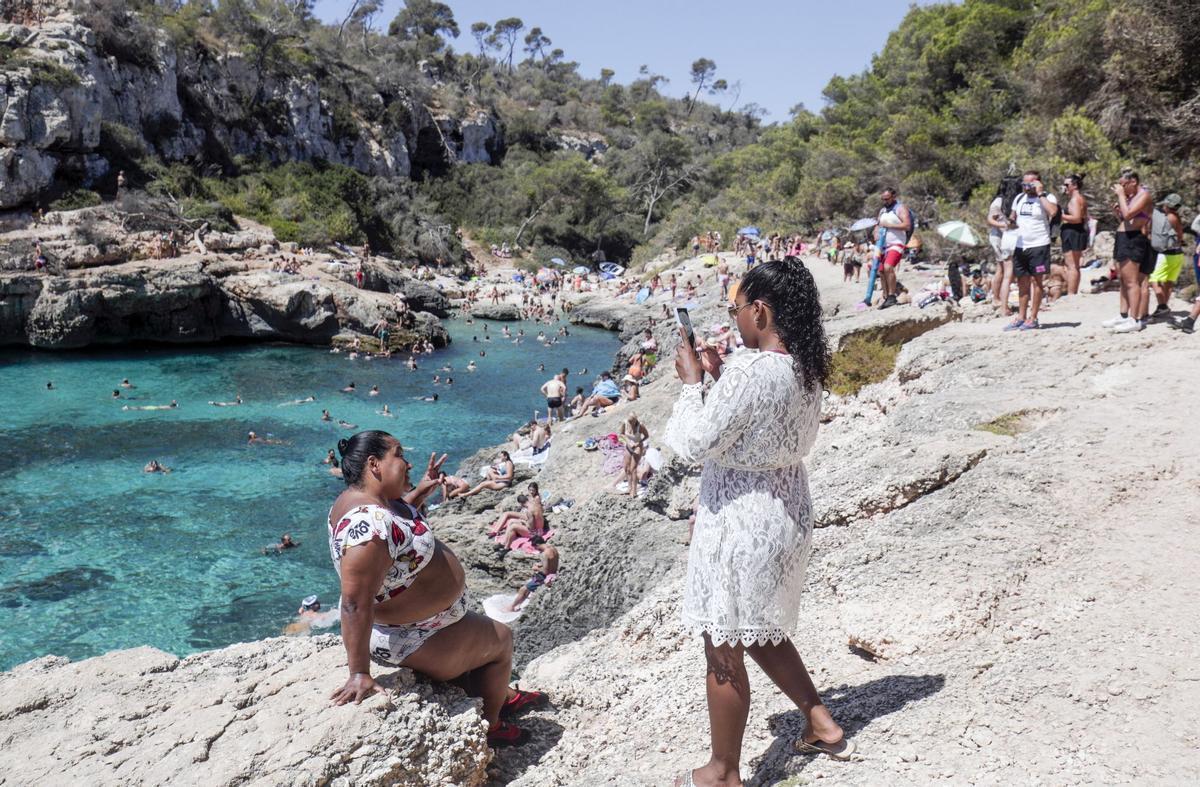 Cala masificada sur l'île de Majorque