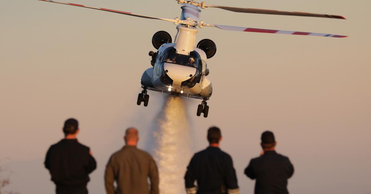 Les chefs des pompiers de Californie dénoncent les règles fédérales sur l'utilisation des avions
