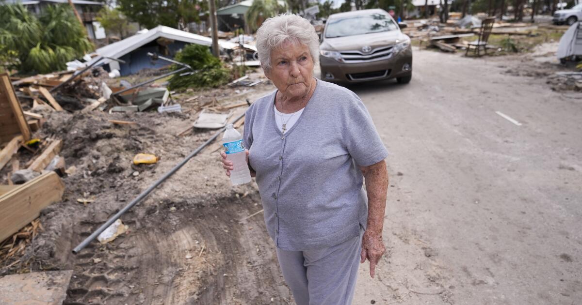 Les secouristes et les fournitures se sont précipités vers les États du Sud-Est au milieu de la destruction d'Hélène