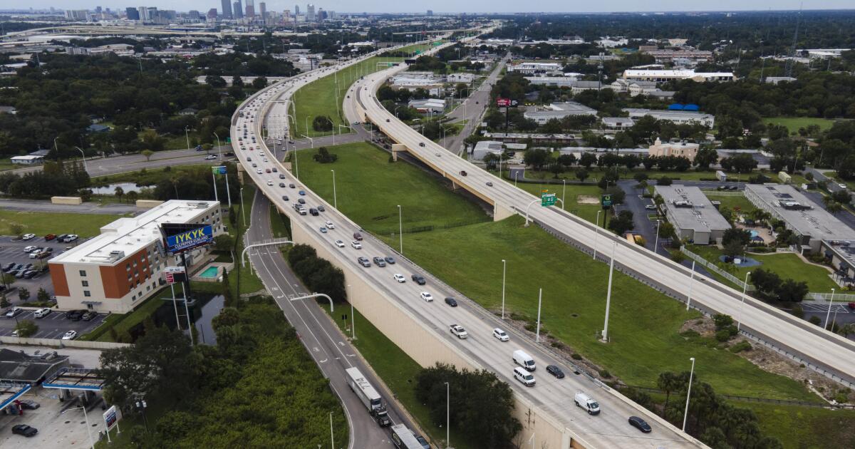 Ouragan Milton : la Floride est confrontée à des routes bloquées et à des demandes de gaz au milieu d'évacuations massives