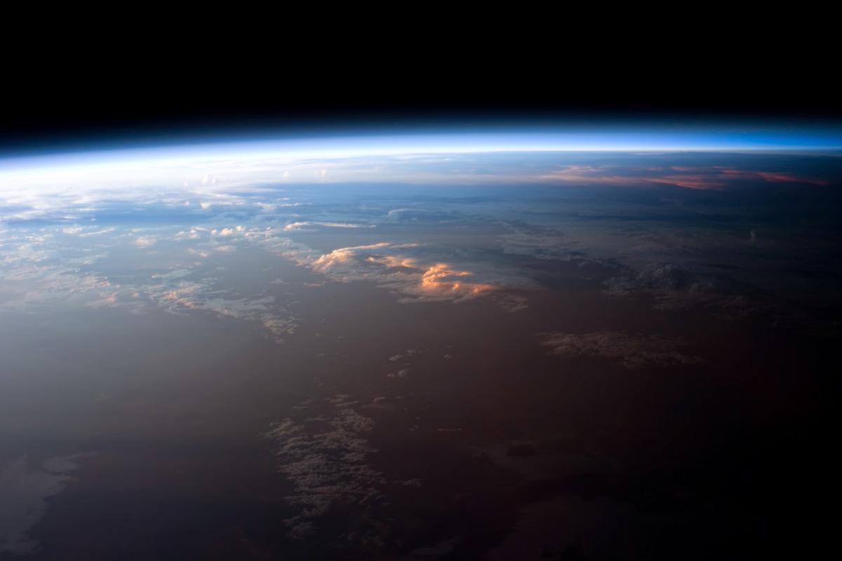 Partículas en la atmósfera reflejarían parte de la luz solar de nuevo hacia el espacio