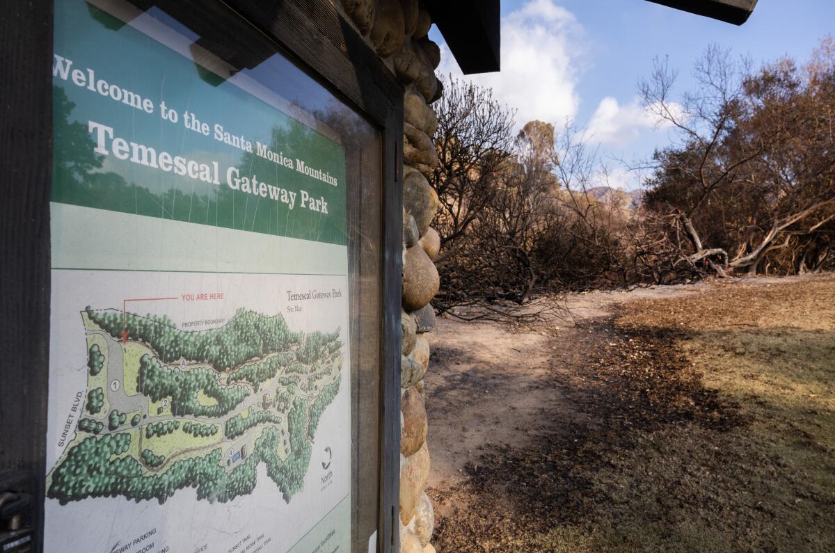 Le début du sentier Temescal Canyon est fermé en raison de l’incendie des Palisades.