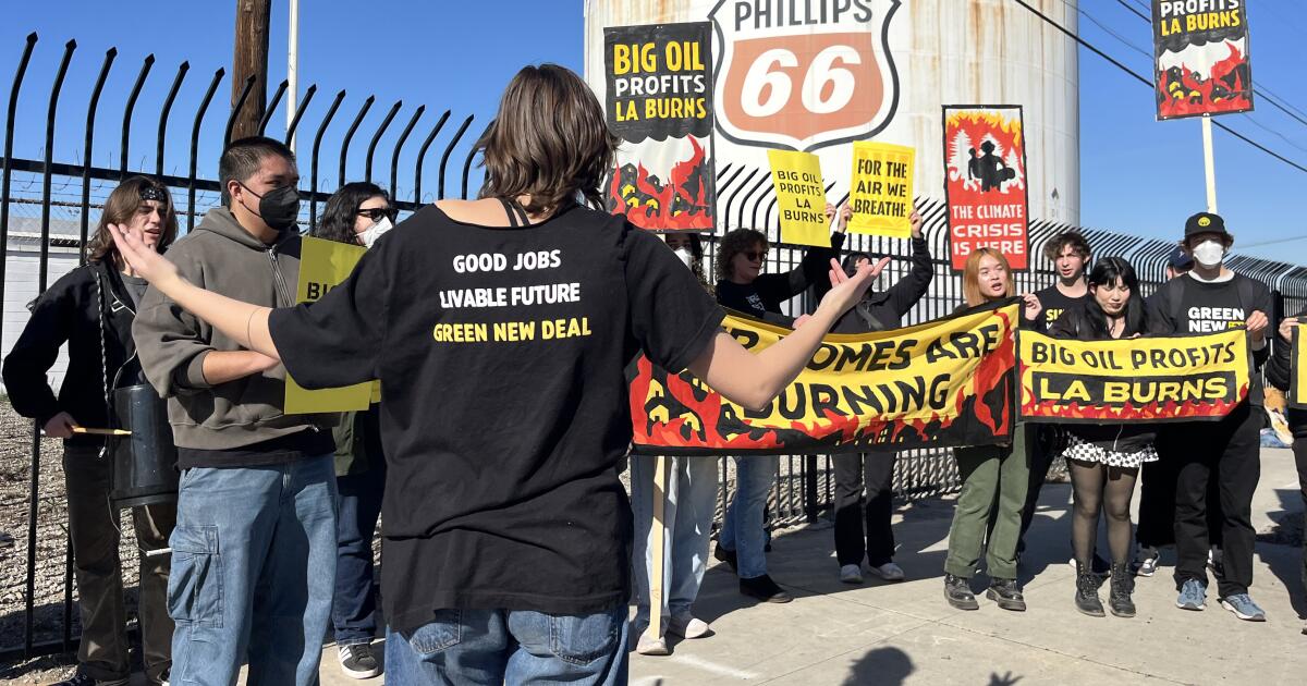 Des manifestants pour le climat prennent d'assaut les installations de Phillips 66 suite aux récents incendies de forêt