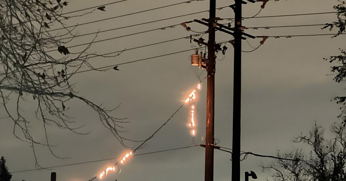 Une ligne électrique s'enflamme à Eaton Canyon 10 jours après un incendie de forêt