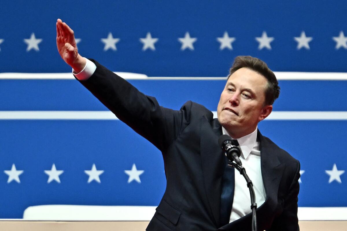 Elon Musk a nié qu'il s'agissait d'un salut nazi.