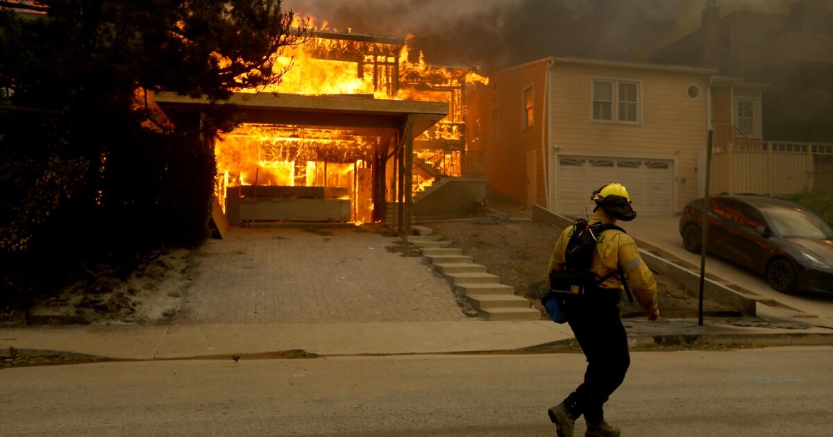 La Californie devrait accélérer les règles pour atténuer les incendies de forêt, disent les législateurs