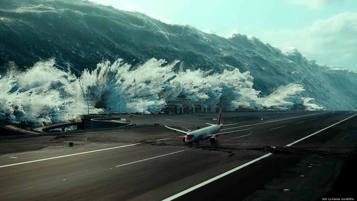 Las olas, a punto de engullir el aeropuerto, en la serie