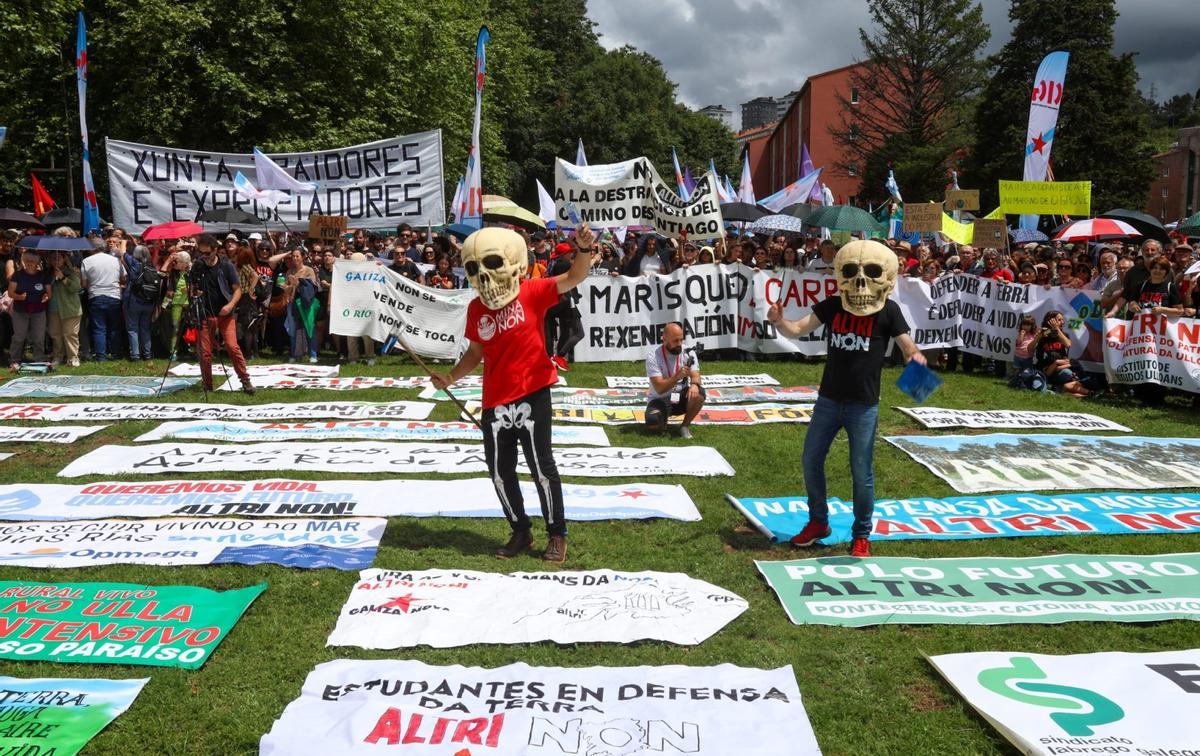 Manifestación contra la megafábrica.