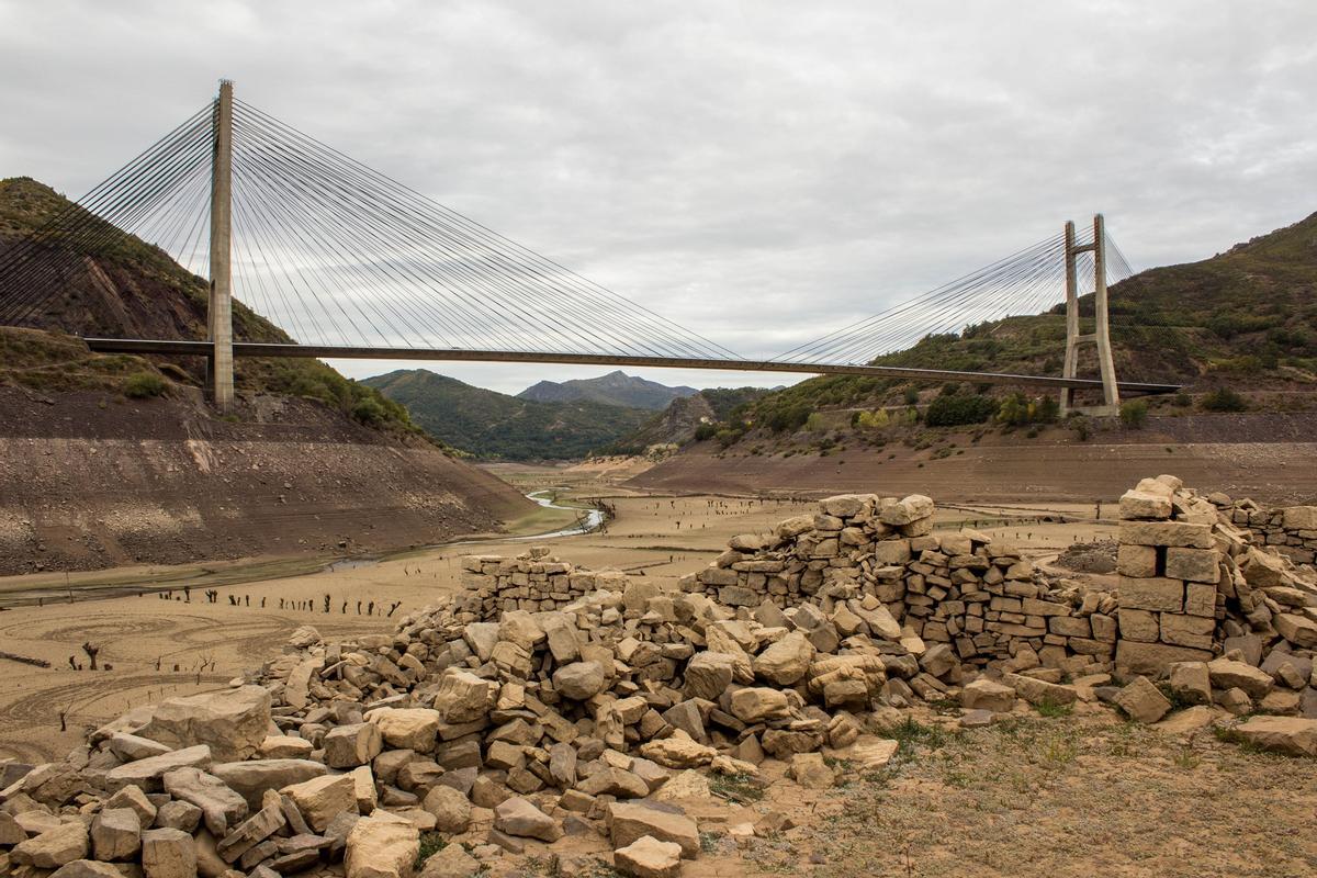 Embalse de Barrios de Luna, en León, afectado por la sequía