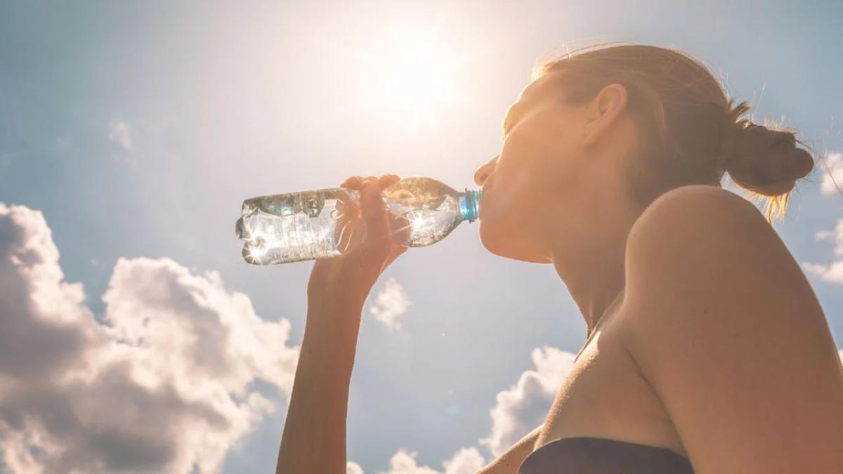 Hidratarse adecuadamente es fondamentale Durante los Días de Calor