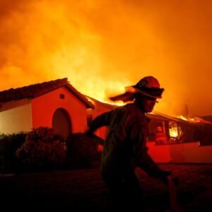 Les services publics menacent d’agir si les législateurs ne parviennent pas à réduire leur risque de responsabilité en matière d’incendies de forêt