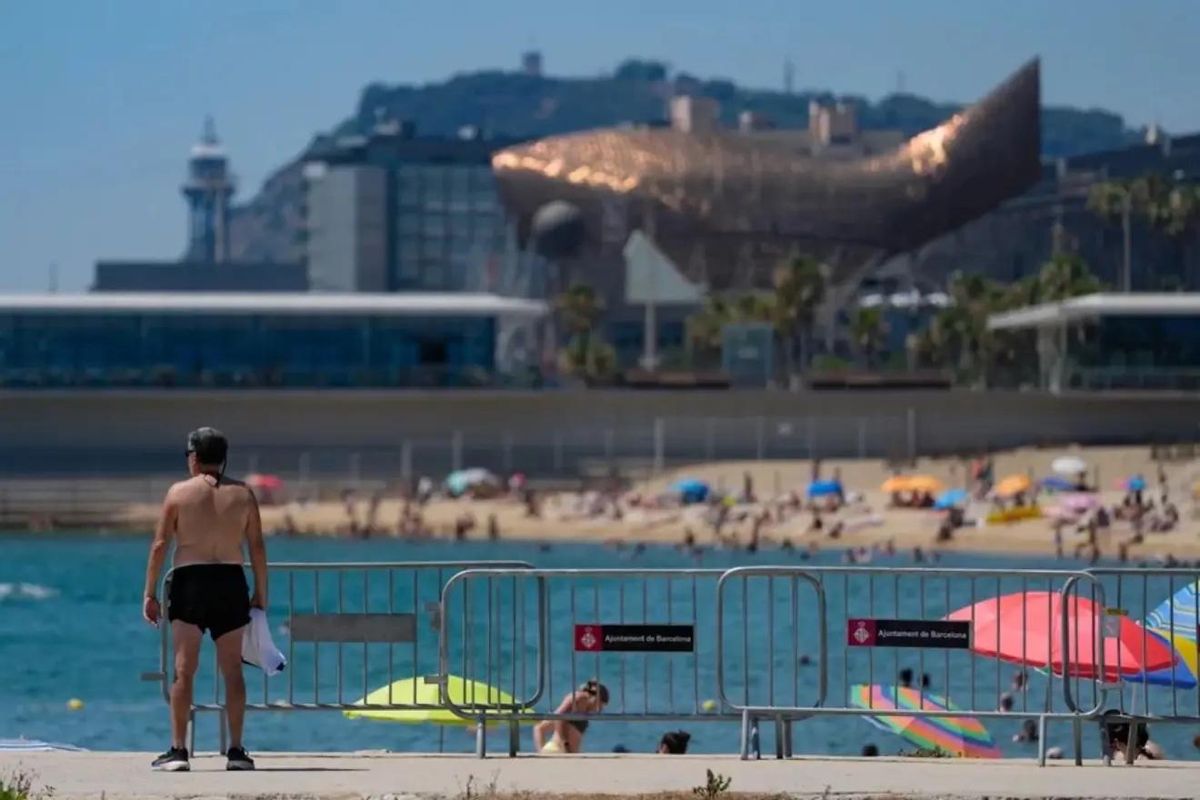 Playa de la Barceloneta Durante la Ola de Calor de Los Primeros Días de Este mes.