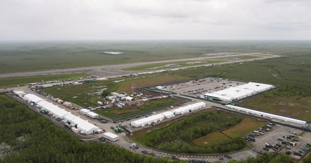 Alligator Alcatraz Immigrant Detention Camp dans les Everglades peut être vidé