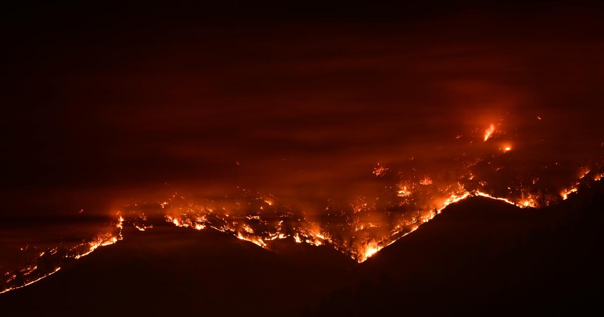 Chaleur `` non saisonnable '' provoquant des conditions graves dans la région de Los Angeles, de nouvelles incendies de forêt