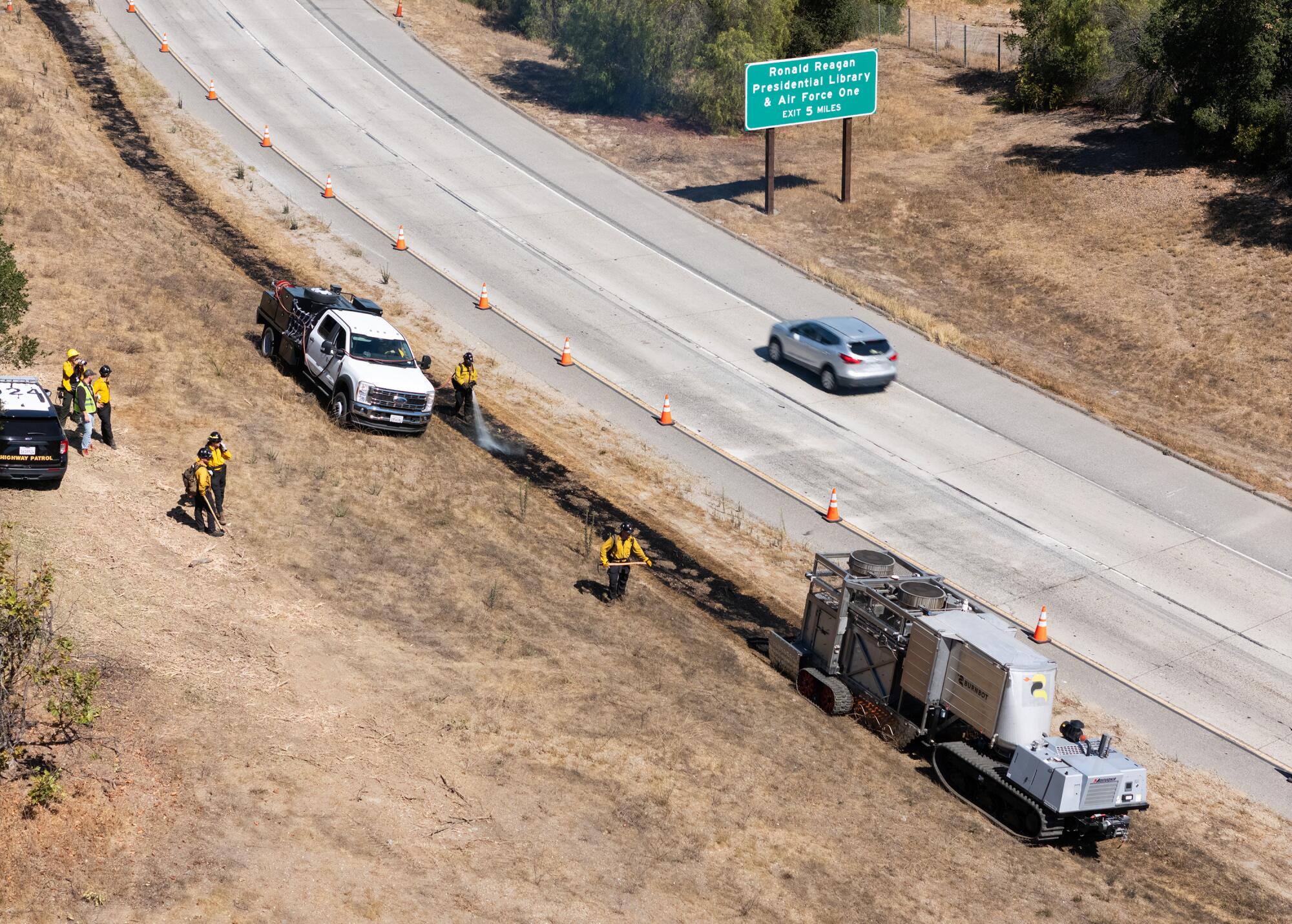 Les opérateurs démontrent le Burnbot Rx en Thousand Oaks