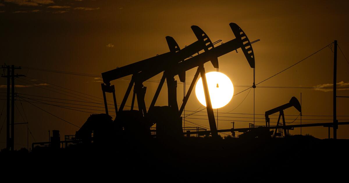 Les législateurs de Californie concluent un accord de dernière minute pour aider l'industrie pétrolière mais limiter le forage offshore