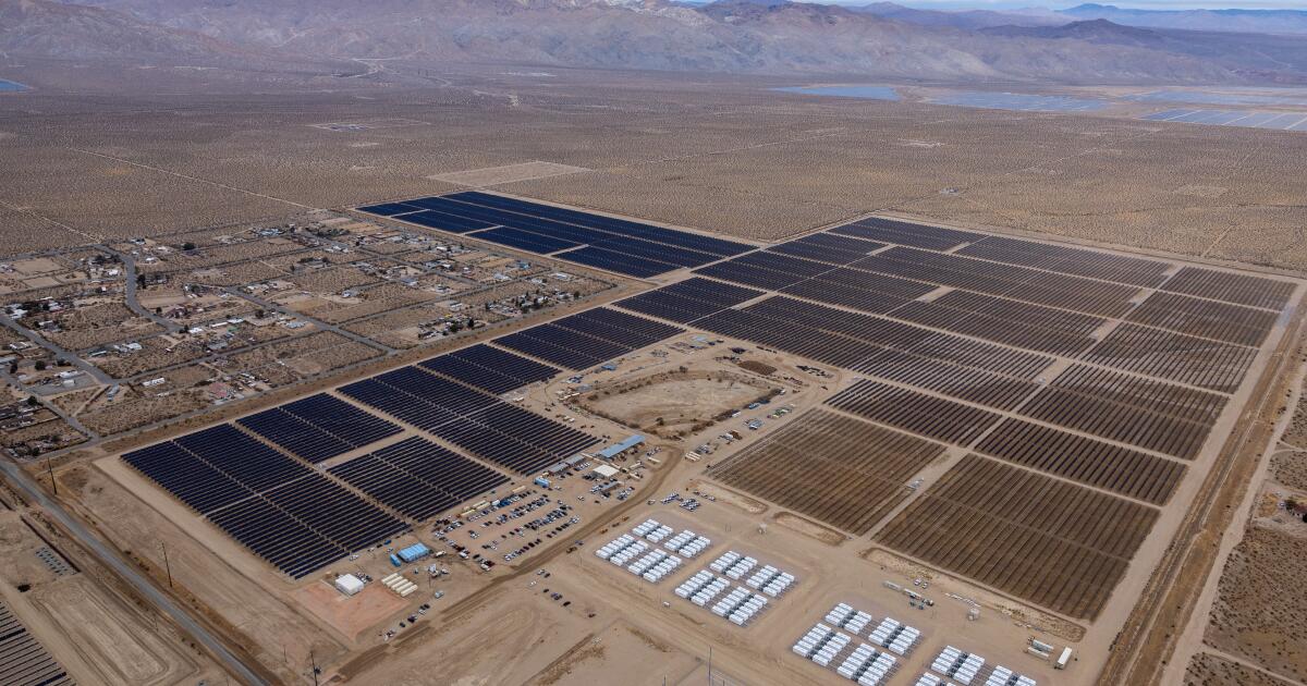 Prévoyez de refléter la lumière du soleil pour alimenter les panneaux solaires lors des bouleversements de nuit