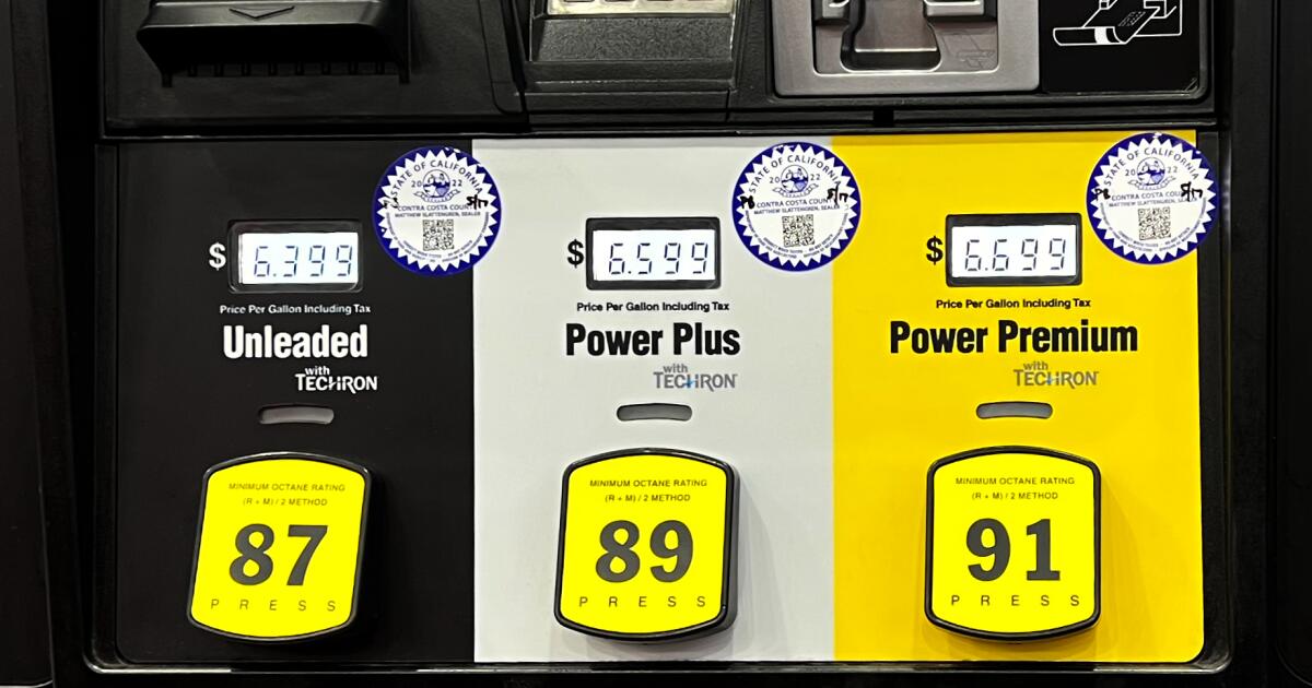Pourquoi la baisse des prix du pétrole ne réduit-elle pas les coûts de l’essence pour les conducteurs californiens ?