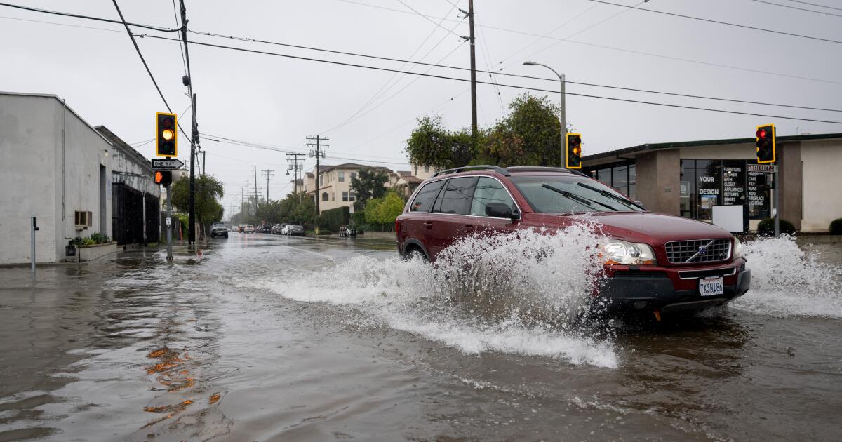 Santa Barbara durement touchée par les tempêtes : précipitations record, rues inondées et humidité provenant d'Hawaï
