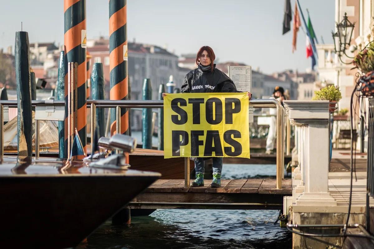 Las PFAS están présente également dans le corps humain