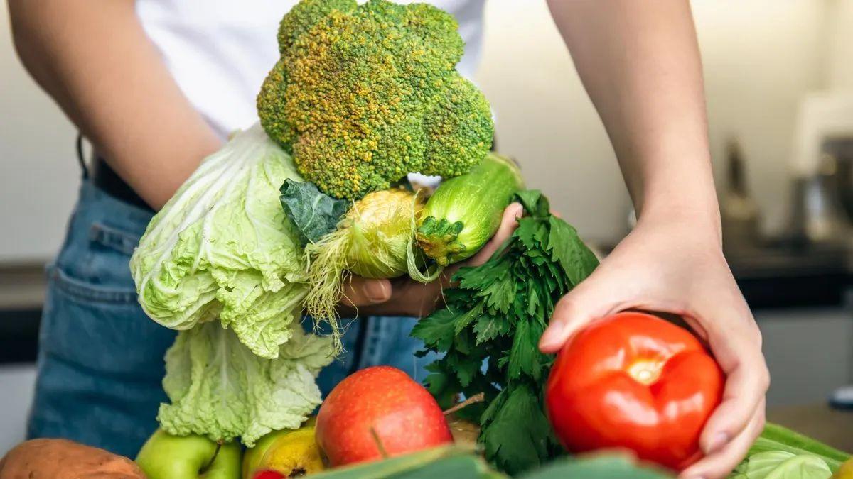 La consommation de fruits et légumes écologiques réduit la présence de pesticides de manière spectaculaire