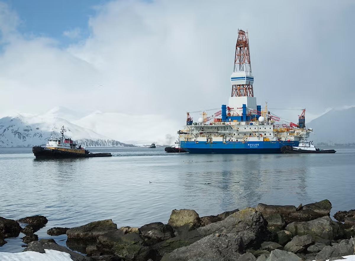 Kulluk, l'une des plates-formes de perforation pétrolière de Shell pour l'Artique.