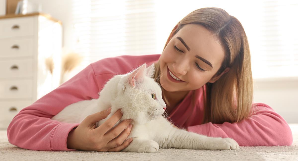 Les femmes sont plus attentives aux chats et peuvent donc en faire moins avant elles